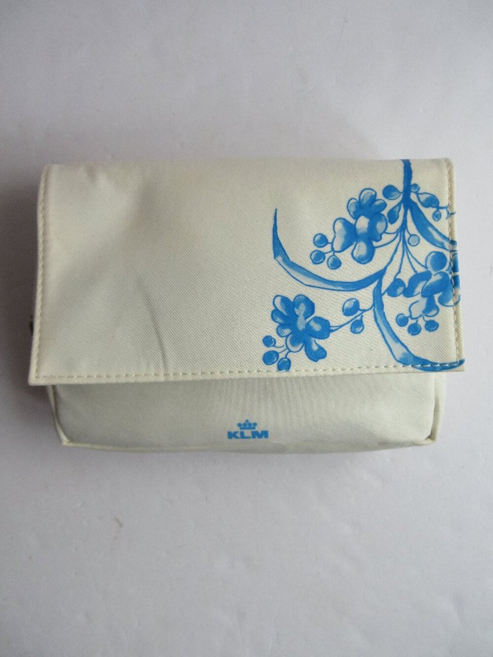 KLM Airlines Amenity Kit Pouch 11 pc White Blue Floral Design by Rijks & Rituals - Picture 2 of 14